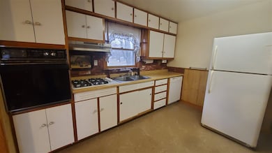 5337 S Baxter Ln, Janesville, WI 53546 - photo 2