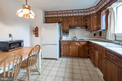 1296 E Evergreen Dr, Phoenixville, PA 19460 - photo 6