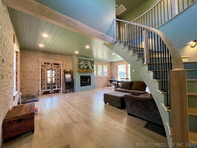 EXPOSED DOUBLE BRICK