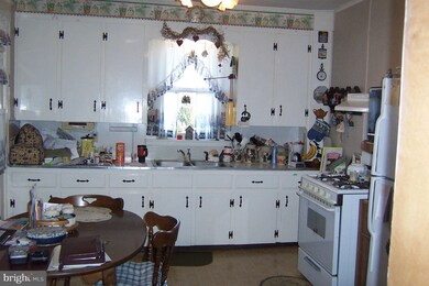 354 N Cannon Ave, Hagerstown, MD 21740 - photo 4