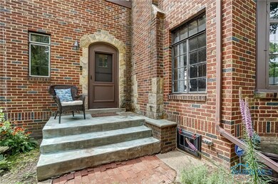 Inviting front entry