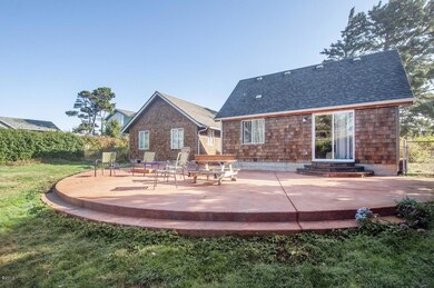 1025 SW 9th St, Lincoln City, OR 97367 - photo 2