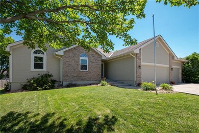 4431 SW Creekview Dr, Lees Summit, MO 64082 - photo 2