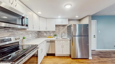 06_2371DeerpathDr_Unit101_2011_HiRes