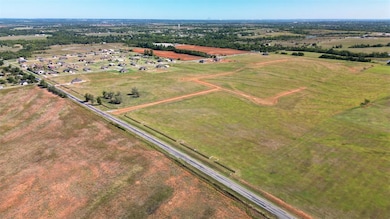 825 S Cemetery Rd, Tuttle, OK 73089 - photo 2