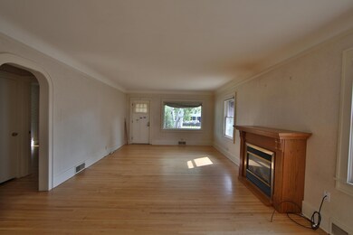 Living Room (2)