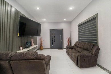 814 Cimarron Dr, Mission, TX 78572 - photo 3