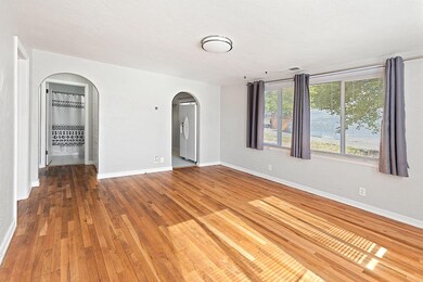 7-web-or-mls-2072-ne-fairview-ave