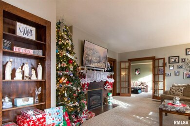 1016 E Locust St, Davenport, IA 52803 - photo 5