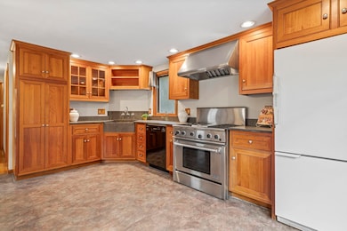 95 Mammoth Rd, Londonderry, NH 03053 - photo 6