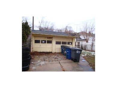 Detached Garage.