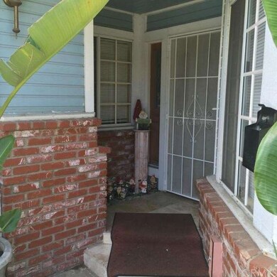 209 Shamrock entrance 