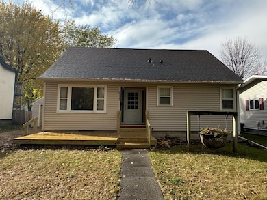 917 N Mckenzie St, Luverne, MN 56156 - photo 2