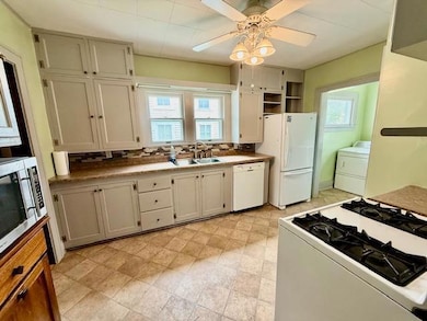 105 Oak St N, Mabel, MN 55954 - photo 4