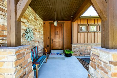 2_Exterior_high_3757619