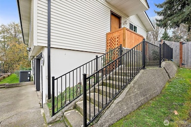 1126 19th Ave SW, Puyallup, WA 98371 - photo 3