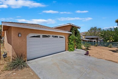 003_Driveway & Garage