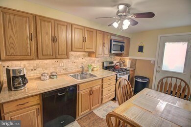 1126 Circle Dr, Halethorpe, MD 21227 - photo 5