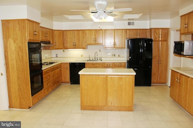 6000 Neilwood Dr, Rockville, MD 20852 - photo 4