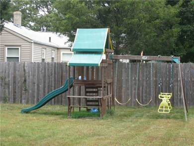 130 Dickens St, Warwick, RI 02886 - photo 3