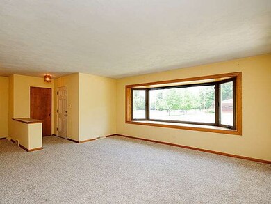 256 N Maison Ct, Elmhurst, IL 60126 - photo 2
