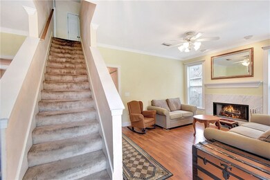 Living/family room w/fireplace