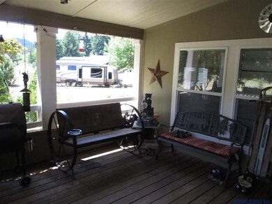 Covered porch accessed from kitchen/breakfast area