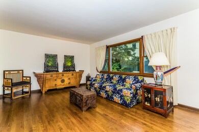 008-Living_Room-4438641-large