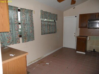 eating space in kitchen
