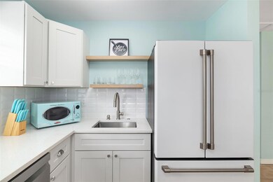 3200 Tobero Ln, Sarasota, FL 34235 - photo 5