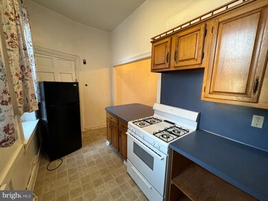 107 E Market St unit 2ND FLOOR FRONT, York, PA 17401 - photo 2