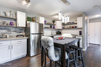 1061 W Beaver Creek Blvd-003-011-Kitchen