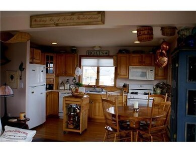 Kitchen. Gourmet Kitchen