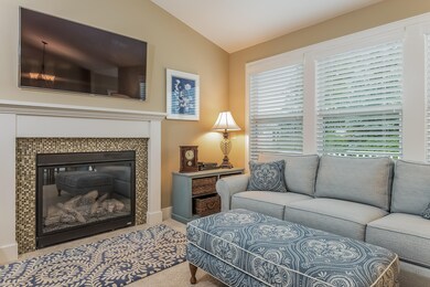 007-Living_Room-1990531-large