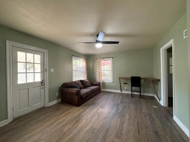705 Donnelly Ave, Columbia, MO 12