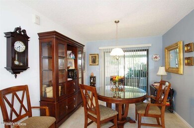 05_841EdwardsStNE_2_DiningRoom_LowRes