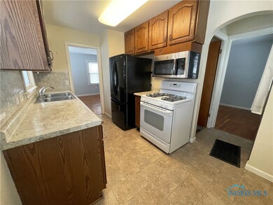 2328 108th St, Toledo, OH 43611 - photo 2