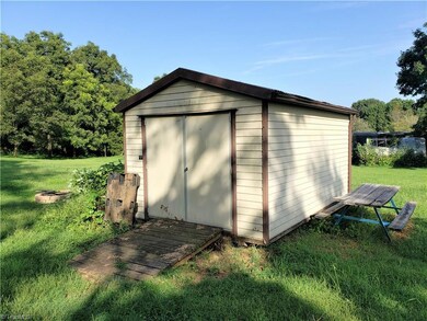 139 Strawberry Ln, Statesville, NC 28625 - photo 7