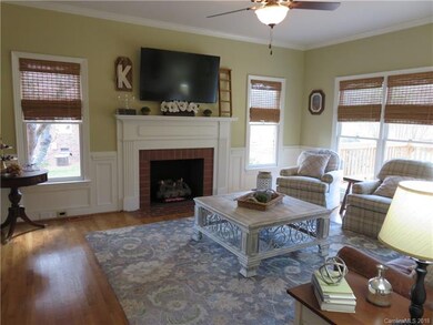 Spacious GR with fireplace, gas logs with remote c