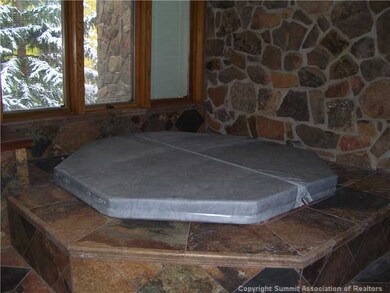 Swimming Pool/Hot Tub/Sauna.