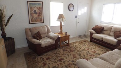 Living room: view 4