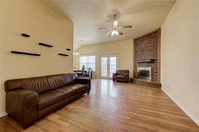 919 Queens Cir, Edmond, OK 73034 - photo 5