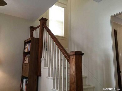 Foyer Stair case to second floor from the foyer/en
