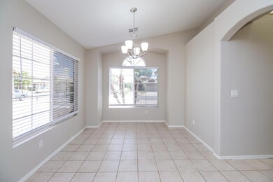 005-photo-dining-room-7418119