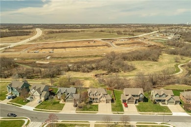 1002 Old Mill Rd, Raymore, MO 64083 - photo 5