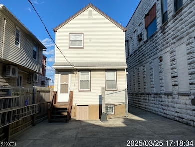 81 Waydell St, Newark, NJ 07105 - photo 3