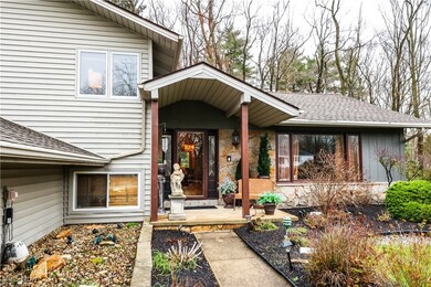 6585 Strathmore Dr, Cleveland, OH 44125 - photo 5