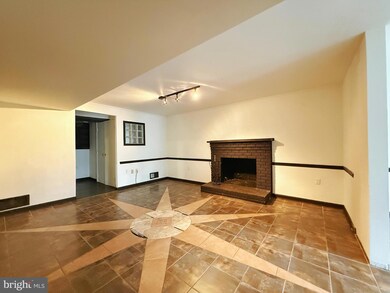 919 Lincoln Ave, Falls Church, VA 22046 - photo 4