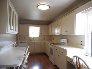 Applianced Kitchen Includes: Disposal, Dishwasher,