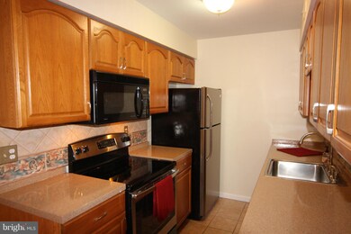 8231 Kings Charter Ln unit L, Springfield, VA 22152 - photo 4